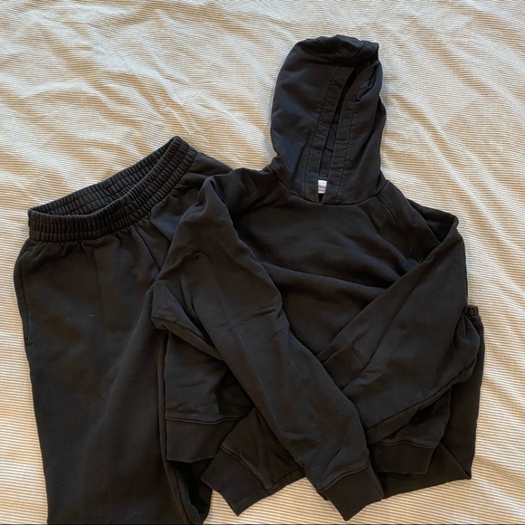 Outdoor Voices Black Sweatsuit SET - Picture 7 of 10